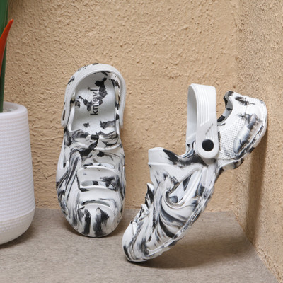 KNIEVL Men Clogs(Multicolor , 7)