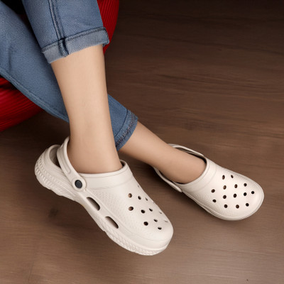 T-ROCK Men Clogs(Off White , 6)