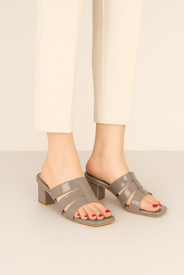 Purple Flamingo Women Heels(Grey , 4)