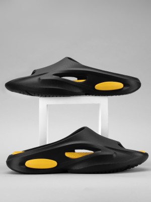 ATOM Men Clogs(Black, Yellow , 8)