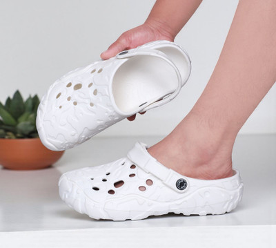 Pampy Angel Men Clogs(White , 6)