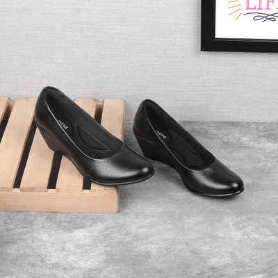 MOCHI Women Wedges(Black , 6)