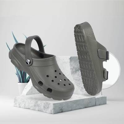 OOFOAM Men Grey Clogs