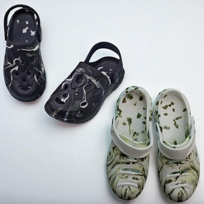 Monrav Men Clogs(Black, Multicolor , 7)