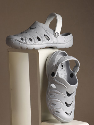 Zuery Men Clogs(Grey , 7)