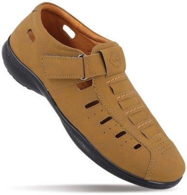 WALKAROO Men Sandals(Tan , 9)