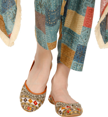 Vijendar Collection Women’s and Girl’s Ethnic Traditional Embroidered Punjabi Jutti Party Wear For Women(Multicolor , 5)