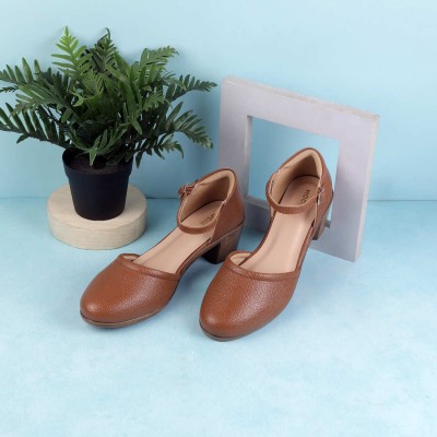 MOCHI Women Heels(Tan , 5)