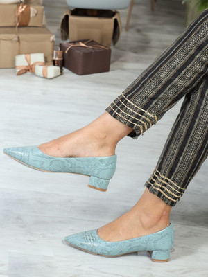 CARLTON LONDON Women's Snake Printed Slip-On Pointed Toe Pumps Women Bellies(Blue , 4)