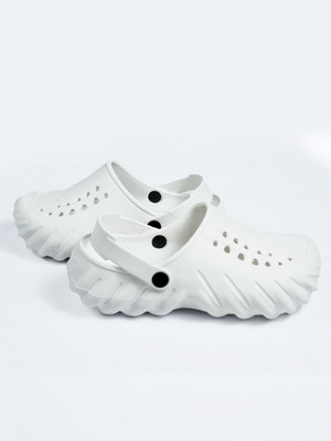 Roadster Men Clogs(White , 8)