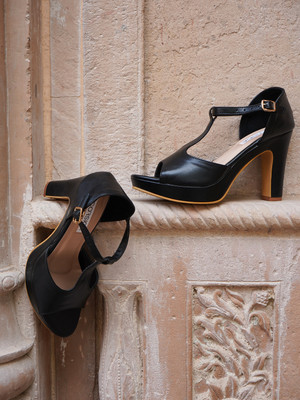CORSICA Women Heels(Black , 6)