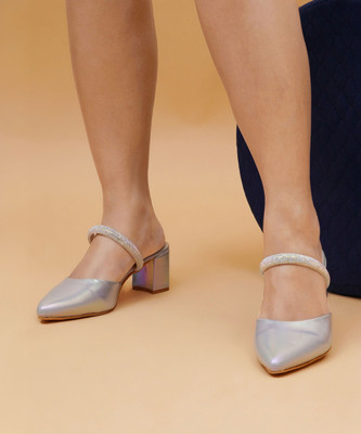 PLANET WALK Lightweight comfort extra-soft with trendy, premium stylish design Women Heels(White , 4)