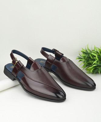 House of Pataudi Men Sandals(Brown, Black , 7)