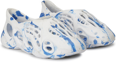 FLYNFIT Men Clogs(Multicolor , 7)