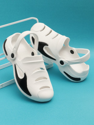 Arvok Men Clogs(White, Black , 7)
