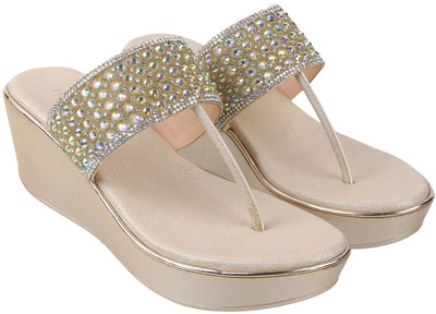 MOCHI Women Wedges(Gold , 4)