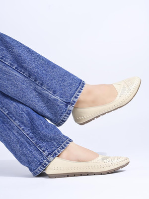 SHOETOPIA Women Bellies(Beige , 4)