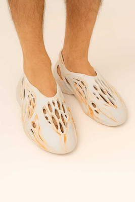 FLYNFIT Men Clogs(Orange , 6)