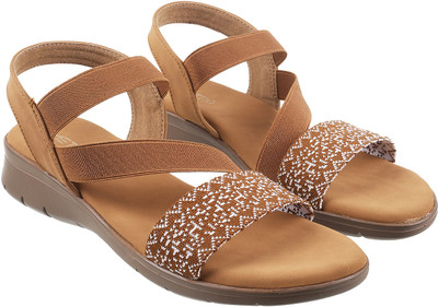 METRO Women Wedges(Tan , 4)