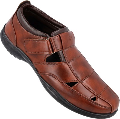 WALKAROO Men Sandals(Brown , 6)