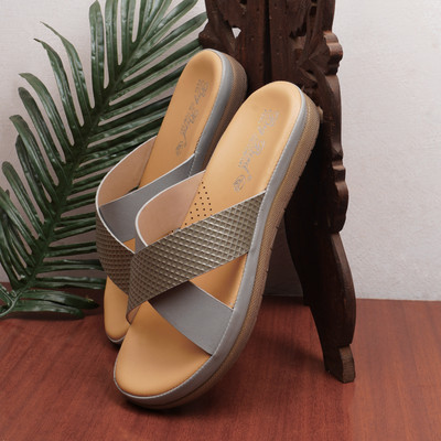 BIG BIRD FOOTWEAR California Style Trendy Flat Casual Slip-Ons Sandals for Women & Girls (Grey) Women Casual(Grey , 5)