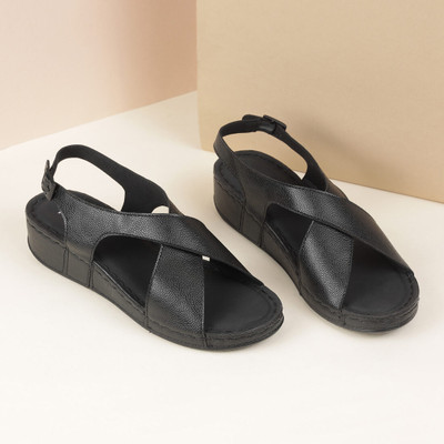 MOCHI Women Casual(Black , 6)