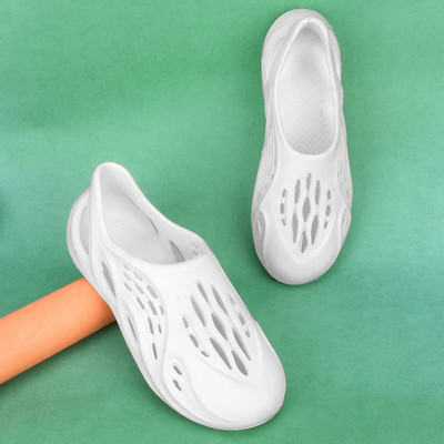 Aqualite Comfort, Anti-Skid Men Clogs(White ,)