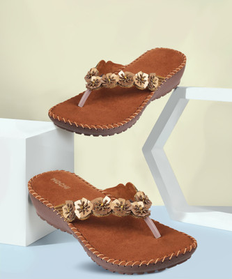 MOCHI Women Wedges(Gold , 4)