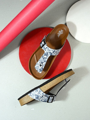 Roadster Trendy Camouflage Print Stylish Double Strap Men Sandals(White , 7)