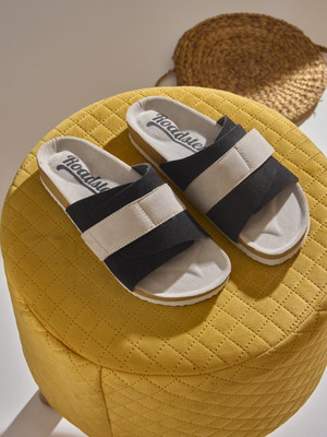 Roadster Men Sandals(Black , 6)