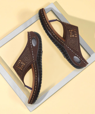 TRASE Women Wedges(Brown , 8)