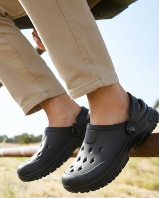 BEWAKOOF Men Clogs(Black , 8)
