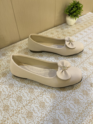 A-MAN LUXE Women Bellies(Off White , 8)