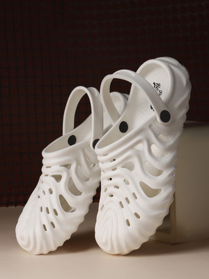 Roadster Men Clogs(White , 10)
