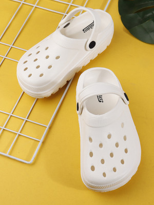 Roadster Men Clogs(White , 7)