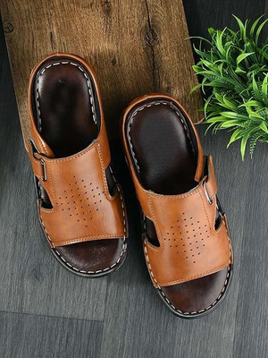 WUGATTI Men Sandals(Tan , 7)