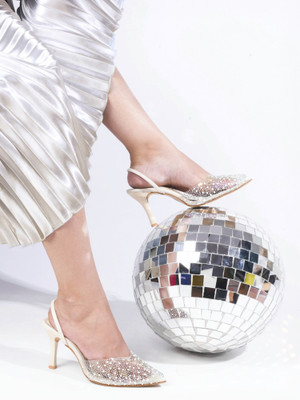 jm looks Women Heels(Off White , 8)