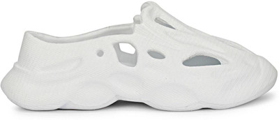 FLYNFIT Men Clogs(White , 9)