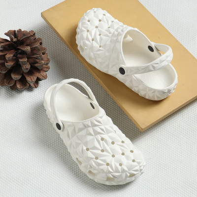 Arvok Men Clogs(White , 9)
