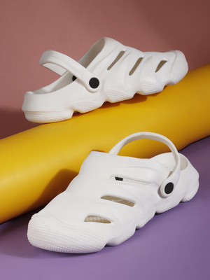 Roadster Men Clogs(White , 8)