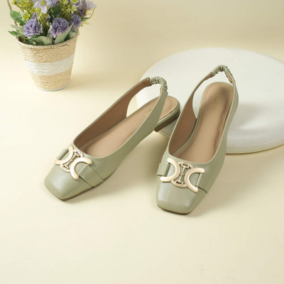 MOCHI Women Clogs(Green , 7)