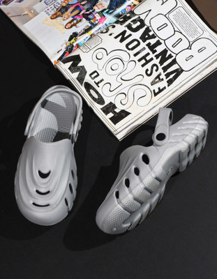 HRX by Hrithik Roshan Men Clogs(Grey , 7)