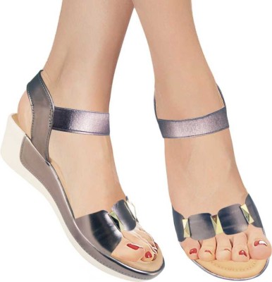 action Women Silver Wedges