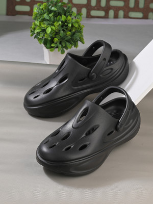 Roadster Men Clogs(Black , 6)