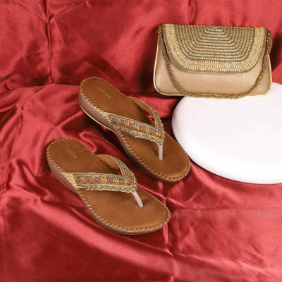 MOCHI Women Wedges(Gold , 4)
