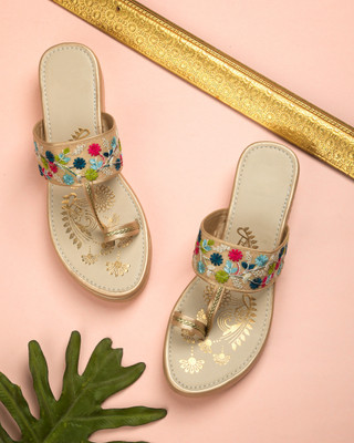 AMAZING TRADERS Women Wedges(Gold , 4)