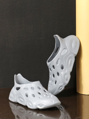 Arvok Men Clogs(Grey , 7)