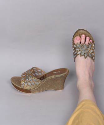 action Women Wedges(Gold , 5)