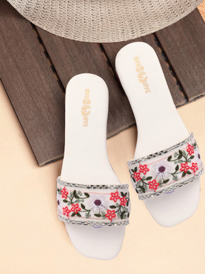 Bambam Women Flats(White , 4)