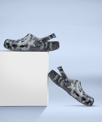 CROCS Classic Printed Camo Clog Men Clogs(Grey , 6)